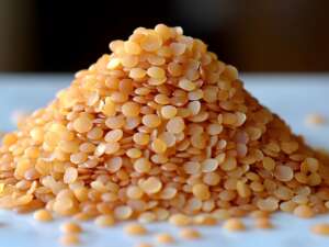 Yellow beeswax pellets